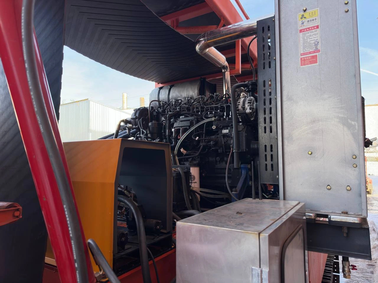 Измельчитель веток и древесины DH-220 на гусеничном ходу